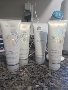 NuSkin LumiSpa Device AND Cleanser Bundle